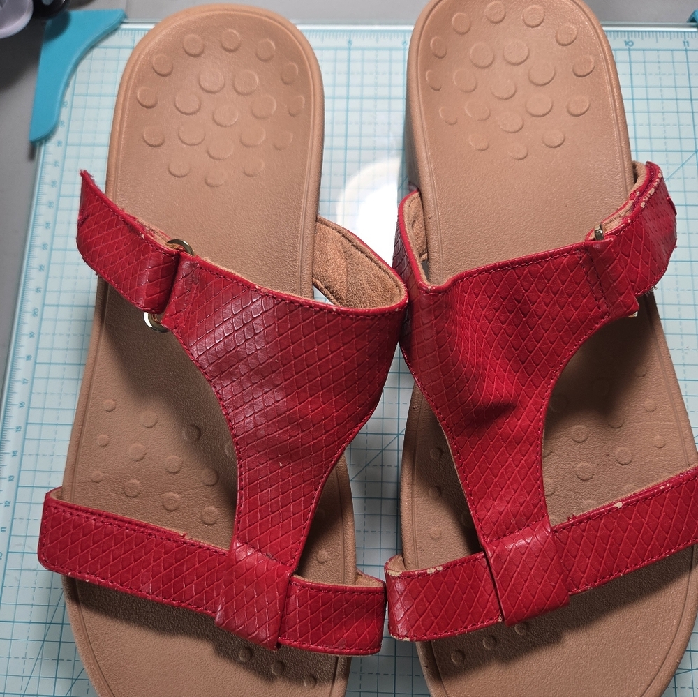 Vionic Size 10 Red Wedge Sandals - Picture 16 of 16